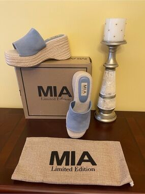 New, Limited Edition MIA Light Blue 7.5 Suede Espadrille Platform Slides